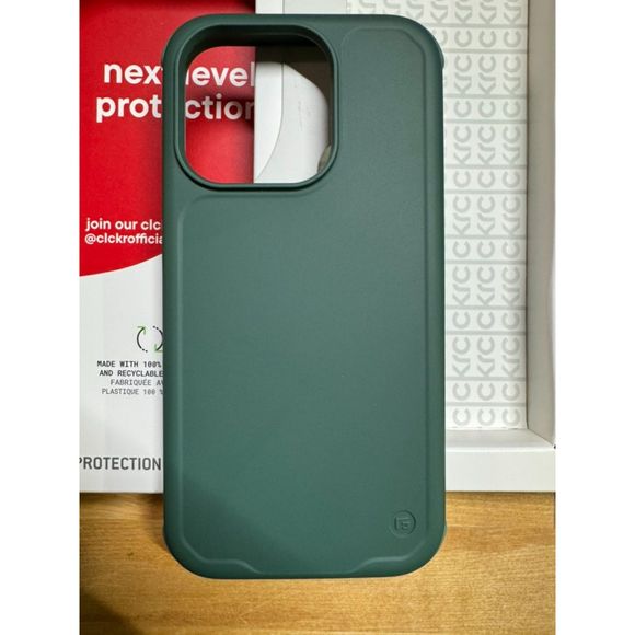 iPhone 15 Pro clckr Carbon case in GREEN with MagSafe Great Phone Case! - Picture 3 of 8